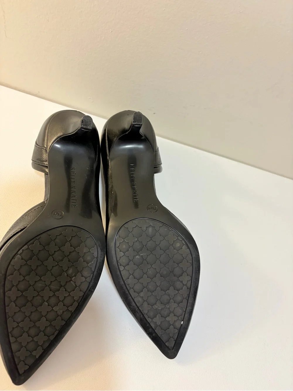 Kelly & Katie Black Pointed Toe Mid Heel Pumps